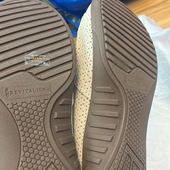 Revitalign Waco Shoe Company 9.5 - Picture 3 of 7